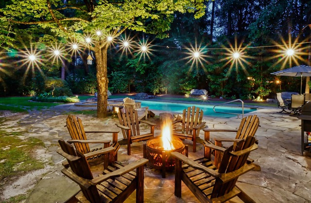 Oasis: Walk to Village, Heated Pool, Putting Green,Fire Pit, Hot Tub, 3 houses