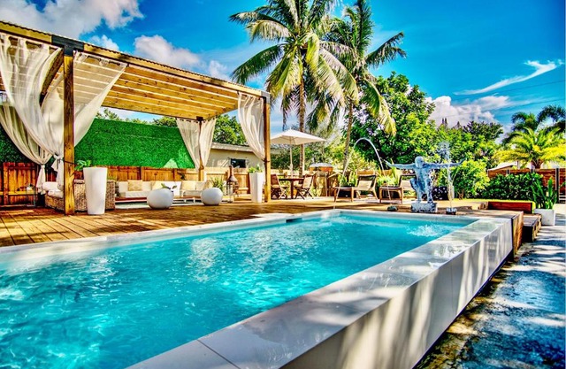 Oasis with Insane Outdoor Area Near Wilton Manors