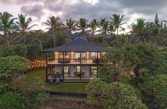 Ocean Front 3-bedroom house in phenomenal Anahola with WiFi