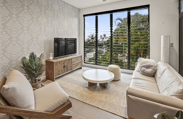 Ocean Horizons- Stylish 2BR Trinity Beach Retreat | Private Parking & Pool Access