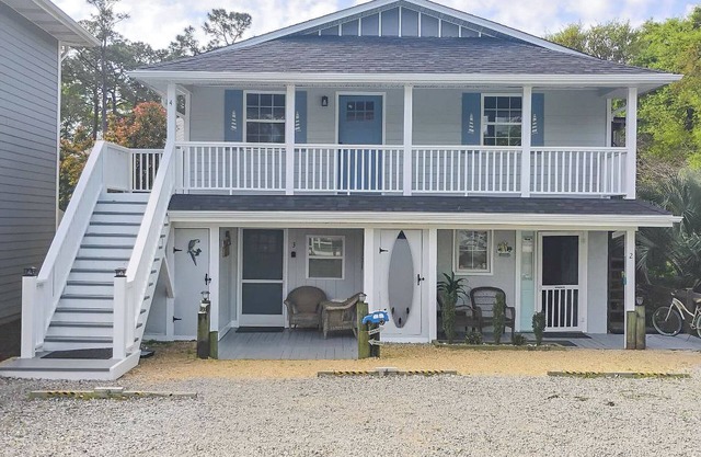 Ocean Isle Beach Studio w / Patio - 1 Mi to Pier!