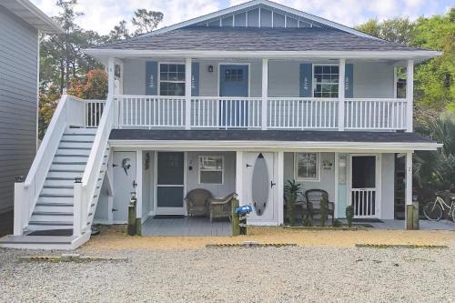 Ocean Isle Beach Studio with Patio - 1 Mi to Pier!