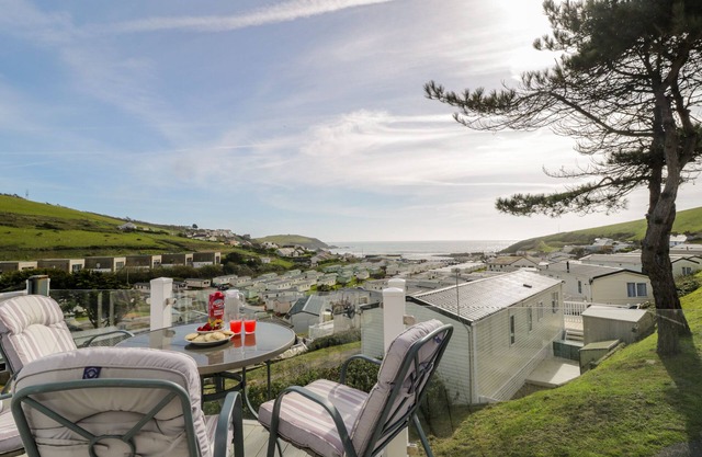 OCEAN PEARL, pet friendly, character holiday cottage in Kingsbridge