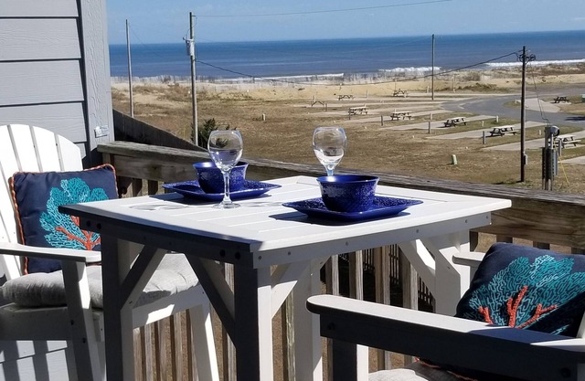 ¡Nuevo en VRBO! Hermosa vista al mar y al sonido Semi OceanFront Condo