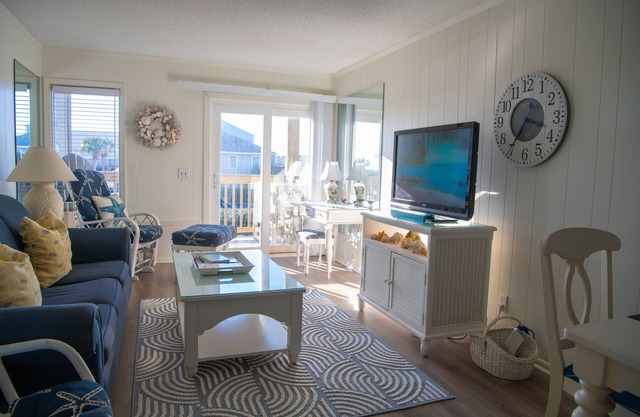 Ocean View, 2 Bedroom, 2 Bath with direct beach access and pool