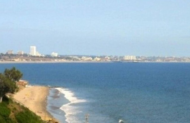 Vista al mar 3000 pies cuadrados Villa a pasos de la playa de arena, cerca de lugares de interés - para 12 personas