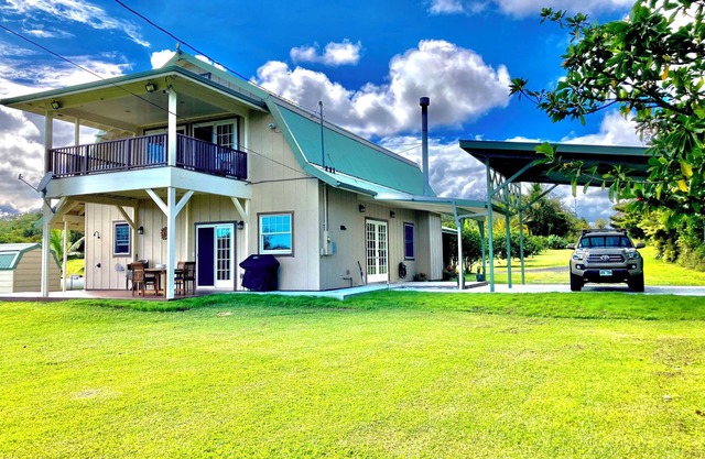 Ocean View Estate with private hiking trail and volcanically heated hot tubs.