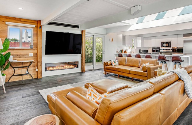 Ocean-view home and guest house with private hot tub, WiFi, and washer/dryer