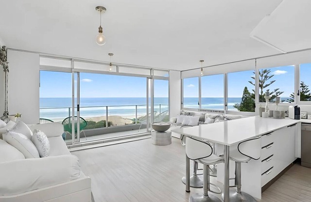 Ocean Views in the Gold Coast w/Pool and Balcony