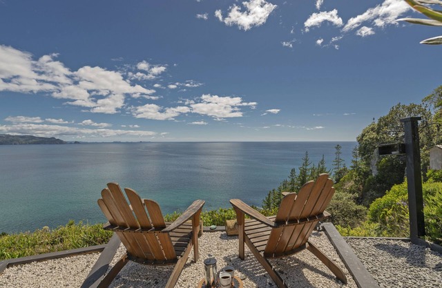 Oceana Paradise, Beautiful 2 bdrm Spacious Amazing Ocean, Beach Views, Private