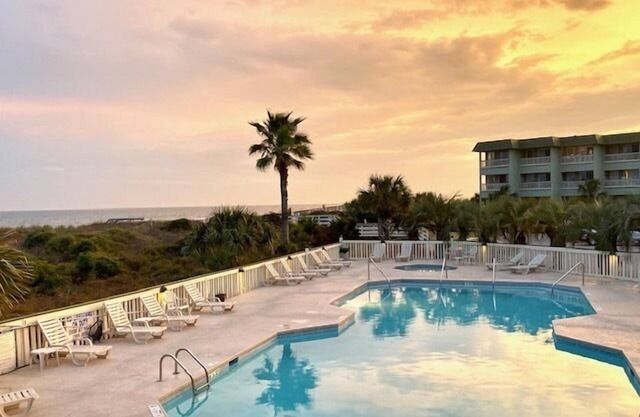 Oceanfront 1st Floor Condo!! Community Pool & Fishing Pier! In the Heart of IOP!