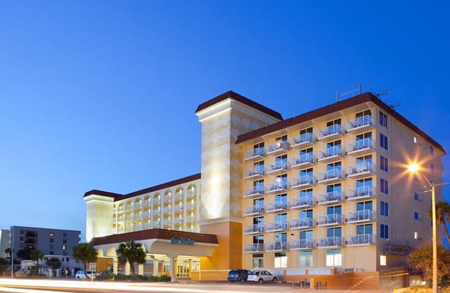 OCEANFRONT -2 Bdrm w/balconies, Casa Del Mar, Ormond Beach, 10miles fr Daytona