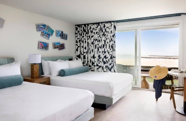 Oceanfront Haven: 2 Queens, Beach Gateway, Red Jacket Resort, Yarmouth