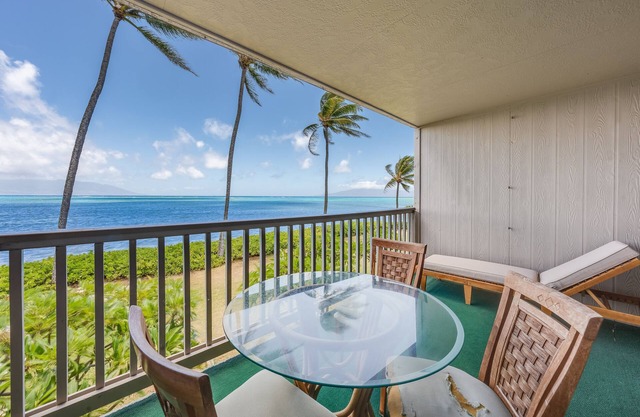 Oceanfront Molokaʻi Stay | Pool, Tennis, Views