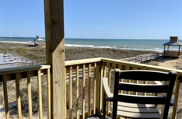 FRENTE AL MAR! 2BD / 2Bath actualizado en Duck, NC