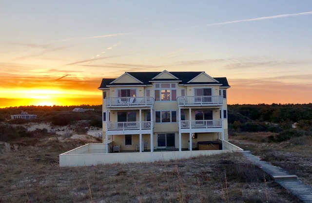 Playa Carova frente al mar, capacidad para 16 personas, sala de juegos, piscina, área 4x4, caballos y bombardeos