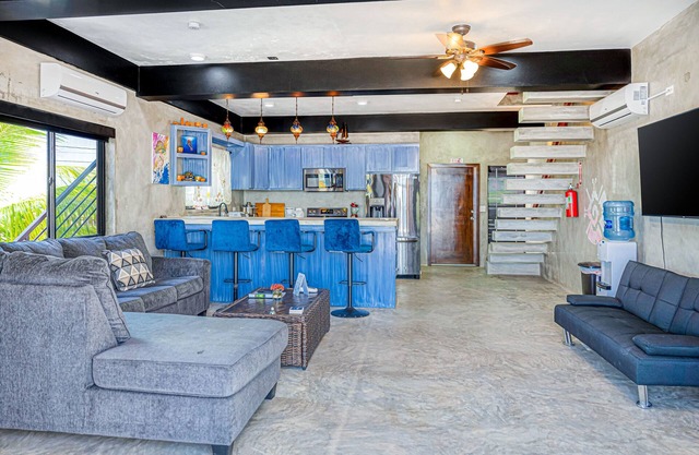 Oceanfront villa w/ inviting pool, breathtaking views, tranquil surroundings