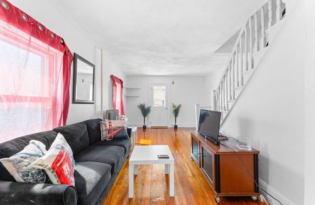 Oceanside 3 Bed Apartment Near Boston