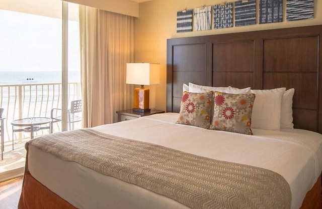 OCEANVIEW limited, 2 Bedroom Condo on Ormond Beach, 10 miles from Daytona