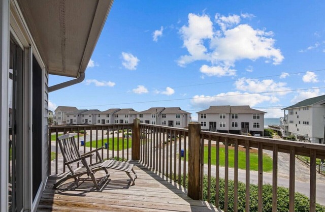 Oceanview Townhouse w/ Pool - Newly Renovated