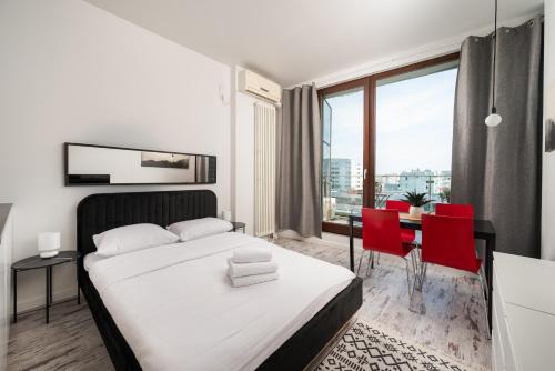 Ochota City View Stylish Studio by BookingHost