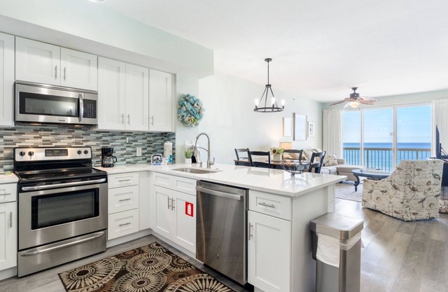 Oct/ Nov Specials! Gulf Front, 2nd floor!