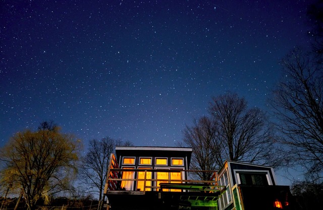 Off-Grid Tiny Glamp with Mountain views, Outdoor Tub, Elevated Deck & Wi-Fi