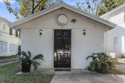 Old Dauphin Way Historic Home - Unit 1