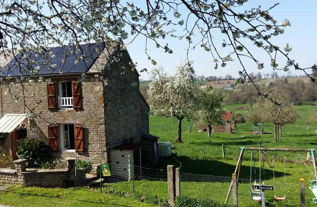 Casa rural acogedora con jardín, cerca de rutas de senderismo y playas históricas