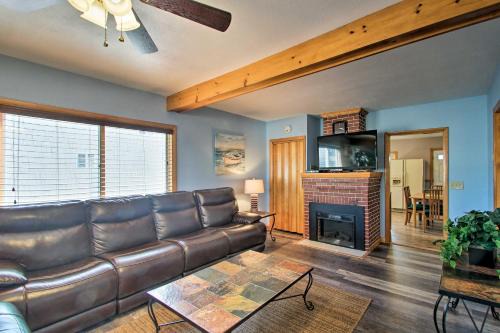 Old Ocean Beach Apt by Pier and Palace Playland