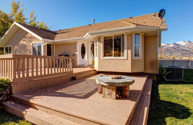 Old Ranch Road Home W/ Full Mountain Views, Private Patio, & Fast WiFi - Dogs OK