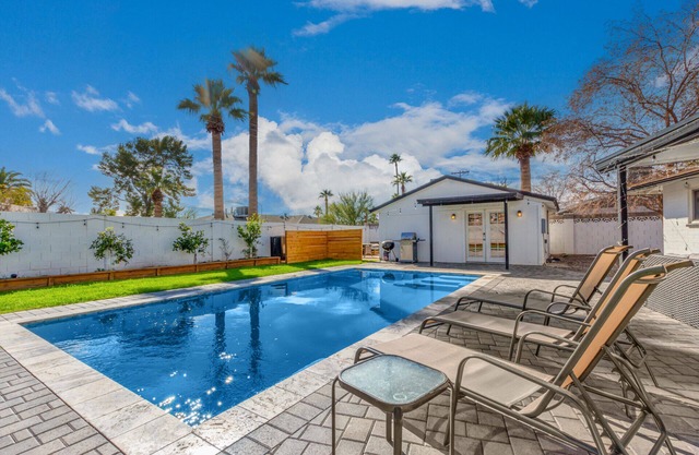 Old Town Oasis + Full Guest House + Free Heated Pool