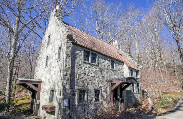 Old-World Experience Cottage In Banner Elk