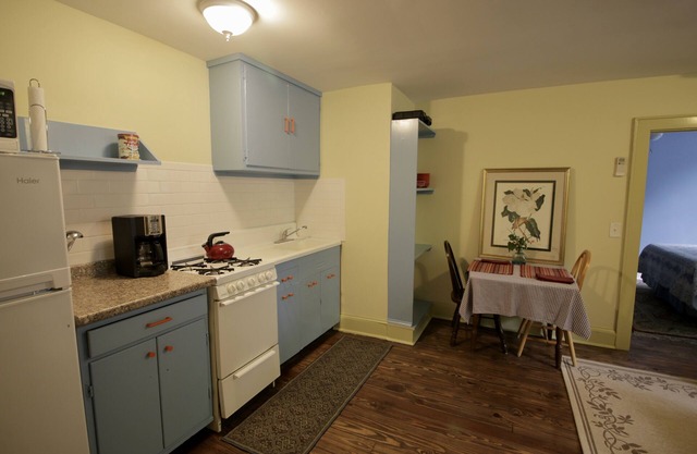En Boulevard. Duerme 4. Apartamento recientemente renovado! Camina hasta el centro y el estadio.