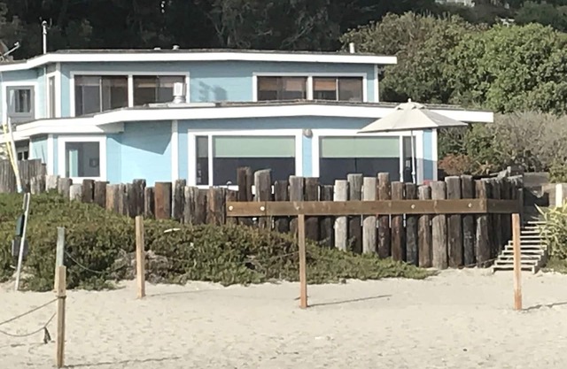 ¡En la playa! ¡Ven a caminar o simplemente disfruta de la vista!