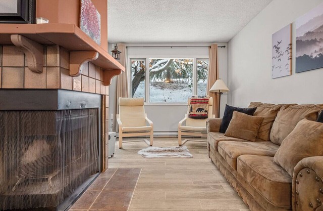 On the Horizon | Slope-Side | Pets | Ground-Level