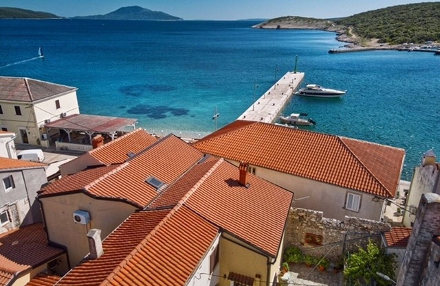 Apartamento de una habitación en la playa Martinscica, Cres (A-22582-a)
