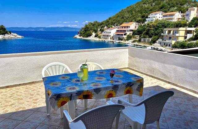 Apartamento de una habitación en la playa Zaklopatica, Lastovo (A-8342-b)