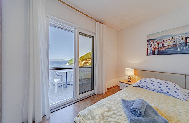 Apartamento de una habitación en la playa Zaklopatica, Lastovo (A-8342-d)
