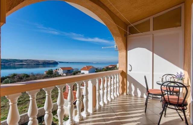 Apartamento de una habitación con balcón y vista al mar Rtina - Miocici, Zadar (A-13072-a)