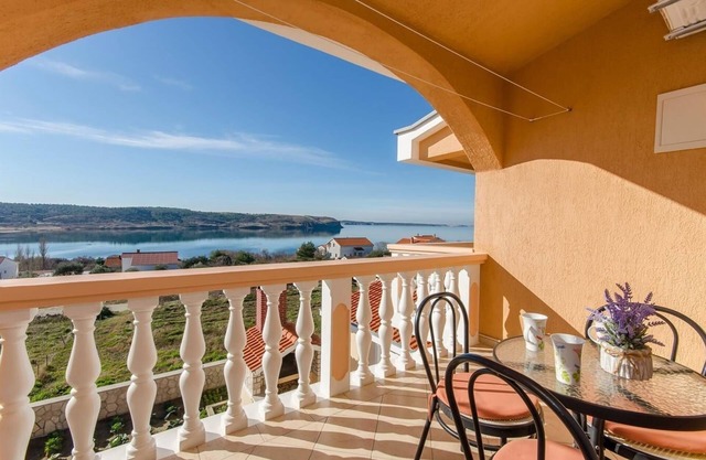 Apartamento de una habitación con balcón y vista al mar Rtina - Miocici, Zadar (A-13072-c)
