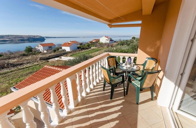 Apartamento de una habitación con terraza y vista al mar Rtina - Miocici, Zadar (A-13072-d)