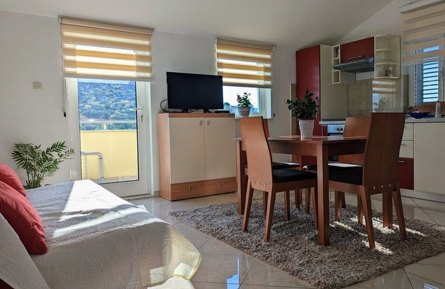 Apartamento de una habitación con terraza y vista al mar Murter (A-5100-a)