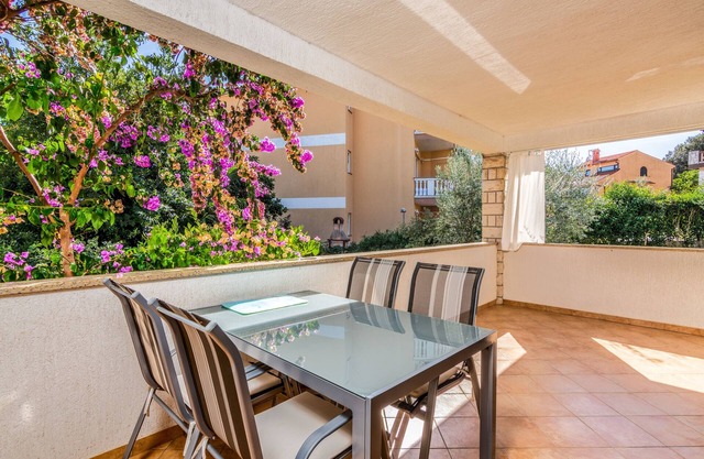 Apartamento de una habitación con una terraza Pjescana Uvala, Pula (A-7349-b)