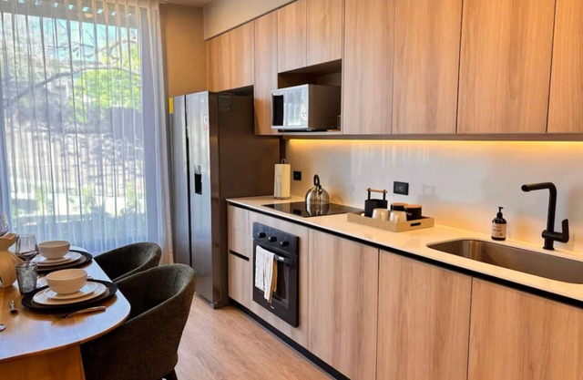 One Bedroom, Gym & Pool.