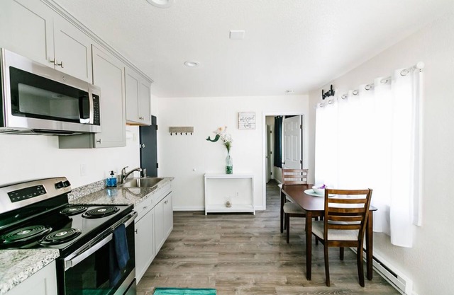 One Block from Ocean CLOSE to everything! Modern and Clean!!