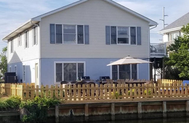 One Block to Beach Waterfront Family Reunion Group Retreat House con dos cocinas