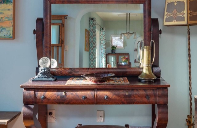 ¡Hermoso Adobe en el histórico East Side cerca de la famosa Canyon Road + Santa Fe Plaza!