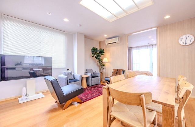 One whole floor of the building 55m Family room / Kochi Kōchi