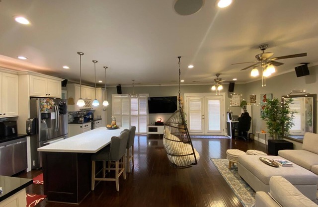 OneHaley - Clean Energy Home - Cozy, Charming Home for Your Comforts